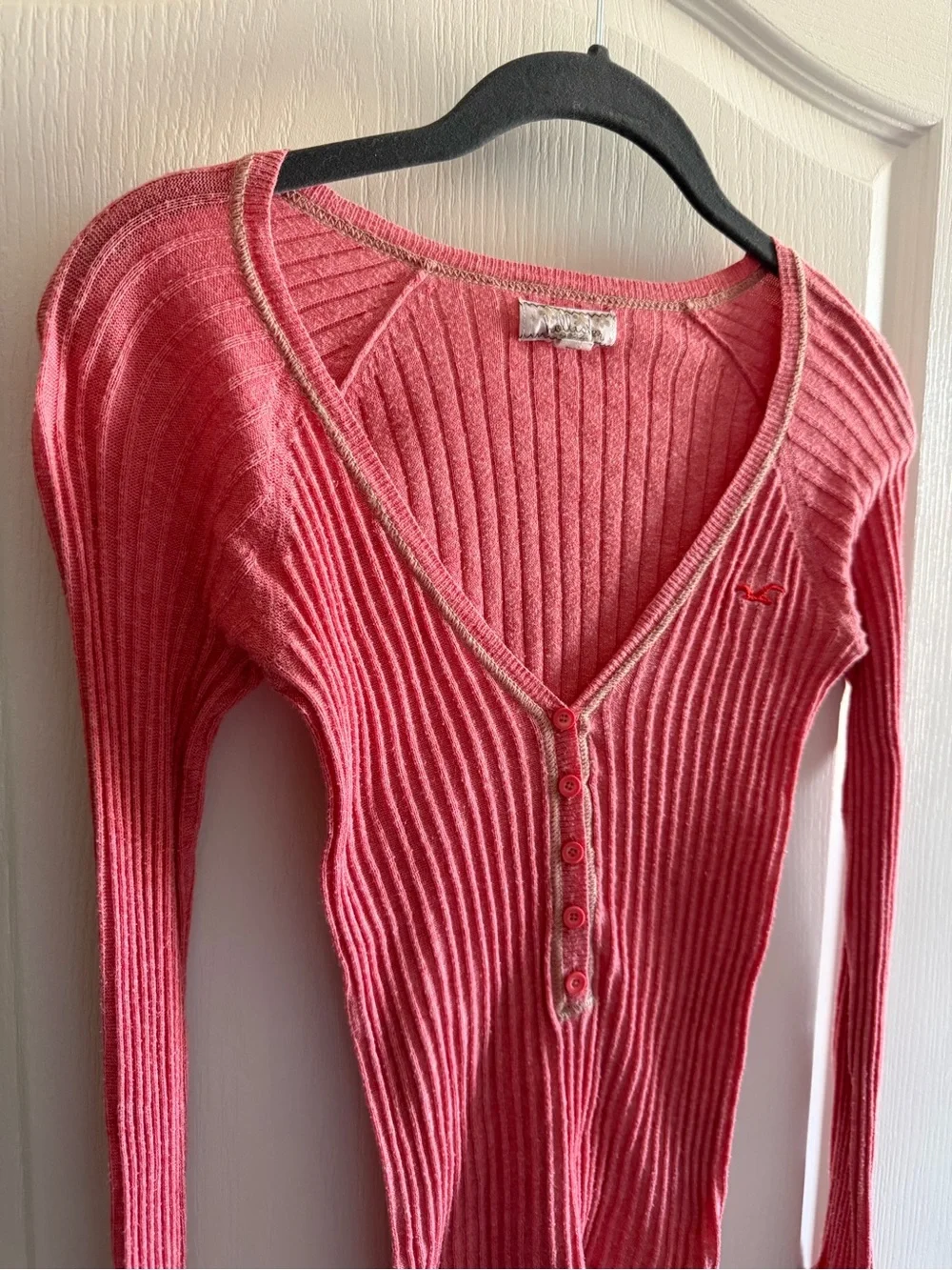 Hollister Pink Ribbed V-Neck Henley Sweater - Picture 2 of 9